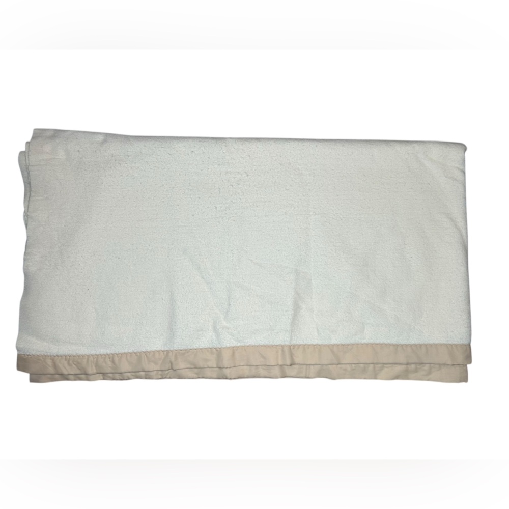 Vintage Northern Chatham Acrylic Polyester Blanket Throw Satin Binding Cream